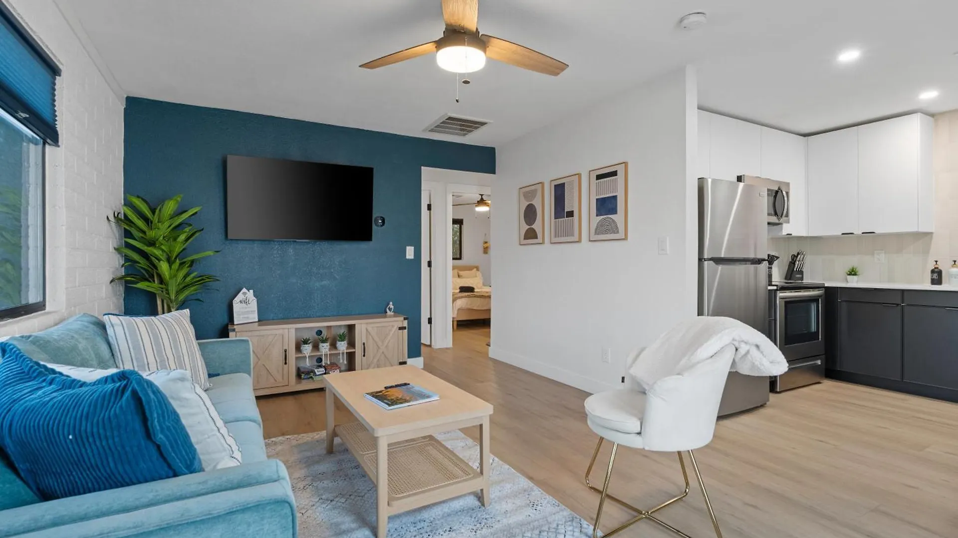 Biltmore 2Br Bungalow #4 - Workspace, Free Parking, Laundry, Patio! Phoenix