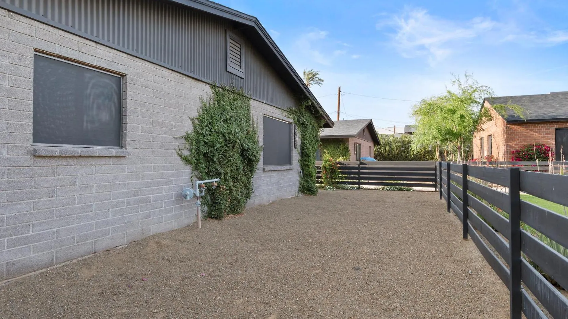 Biltmore 2Br Bungalow #4 - Workspace, Free Parking, Laundry, Patio! Phoenix