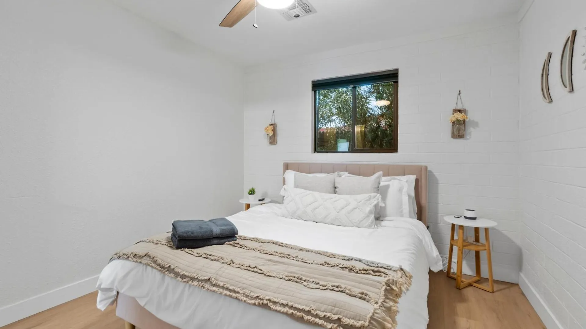 Biltmore 2Br Bungalow #4 - Workspace, Free Parking, Laundry, Patio! Phoenix